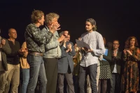 Lombre reçoit le Pic d'Or 2018 des mains d'Arnold Turboust et de Cali/ photo de Stéphane Boularand (c)Bigorre.org