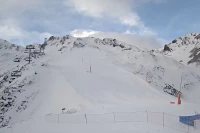 Ski : les Pyrénées Orientales croulent sous la neige, pas les Hautes-Pyrénées