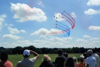 Superbe Patrouille de France au-dessus de l'aérodrome de Tarbes-Laloubère