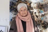 Elisabeth Mounic dans son atelier à Ibos/ Stéphane Boularand (c)Bigorre.org
