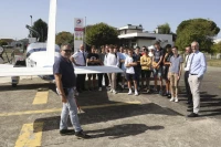 Les 17 lycéeens accompagnés par le proviseur du lycée Jean Dupuy et l'Armée de l'Air/ photo de Stéphane Boularand (c)Bigorre.org