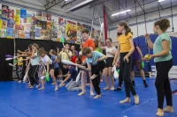 Les jeunes circassiuens de l'école de cirque Passing font leur festival Barakacirq, photo de Stéphane Boularand (c)Bigorre.org