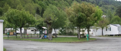 http://www.campinglehourgade.fr/template/generated/bandeau_1402581457_aire-de-jeux.jpg