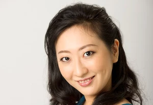 http://www.piano-pic.fr/wp-content/uploads/2017/03/Etsuko-Hirose-2_DEF_CAMPAN.jpg