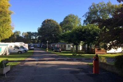 https://fr.camping-and-co.com/photos/1475/camping-foret-lourdes_1483070992_xl.jpg
