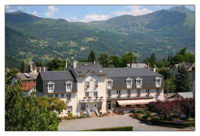 https://s-ec.bstatic.com/images/hotel/max1024x768/889/88950124.jpg