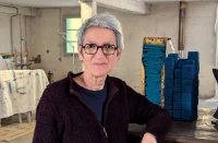 Nathalie Dumonteil avec quelques-unes de ses créations dans son atelier tarbais./ Stéphane Boularand (c)Bigorre.org Nathalie Dumonteil avec quelques-unes de ses créations dans son atelier tarbais./ Stéphane Boularand (c)Bigorre.org